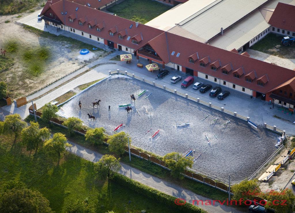 Hotel Farma Vysoka Chrastava Exteriör bild